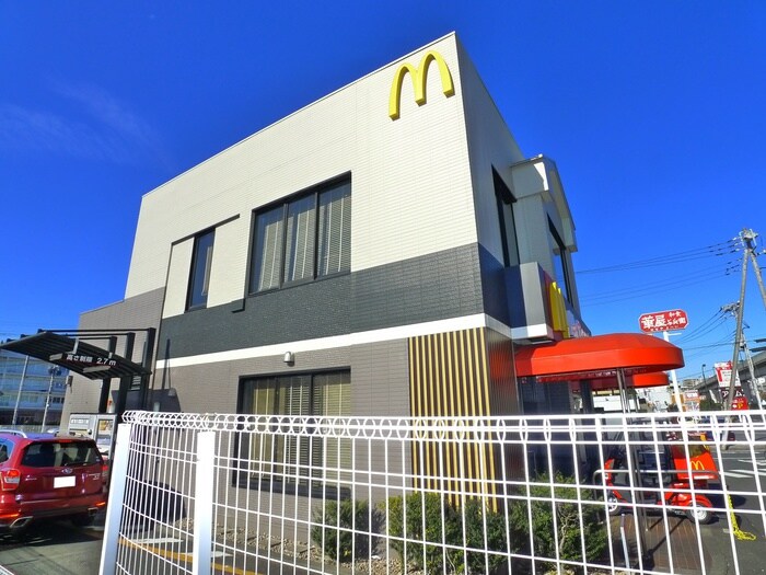 マクドナルド尾久橋通り江北店(ファストフード)まで957m Ａｌｌｉｅ　ｓ　Ｍｅａｄｏｗ