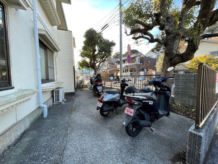 駐輪場 ロイヤル天水