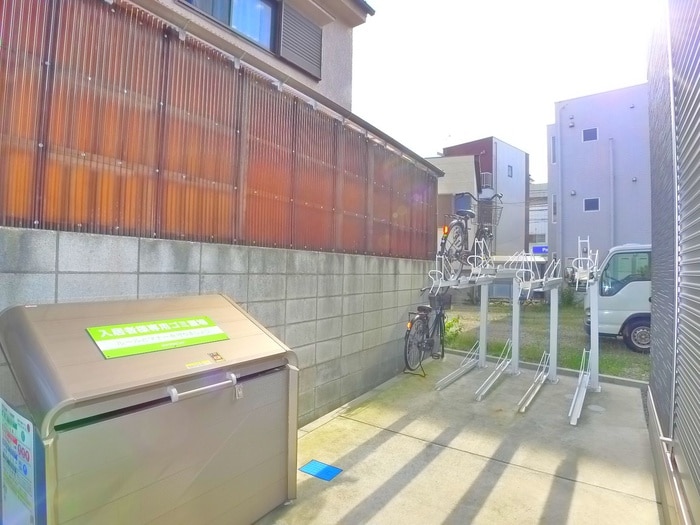 駐輪場 ラピス綾瀬