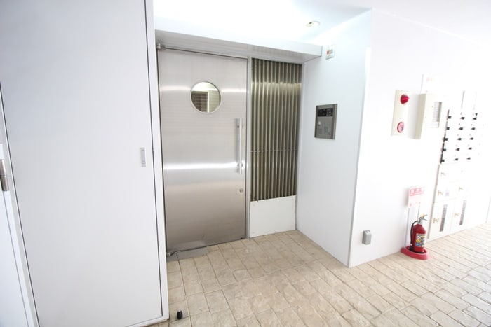 エントランス部分 アラ－ト三ッ沢