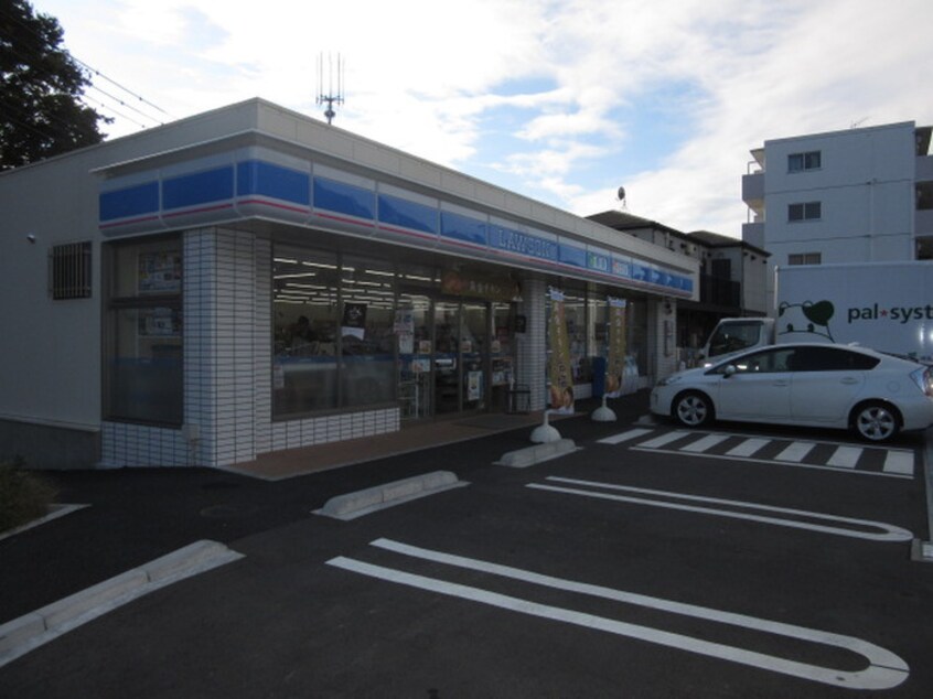 ローソンLTF戸塚上倉田町(コンビニ)まで700m アムールヤマニ