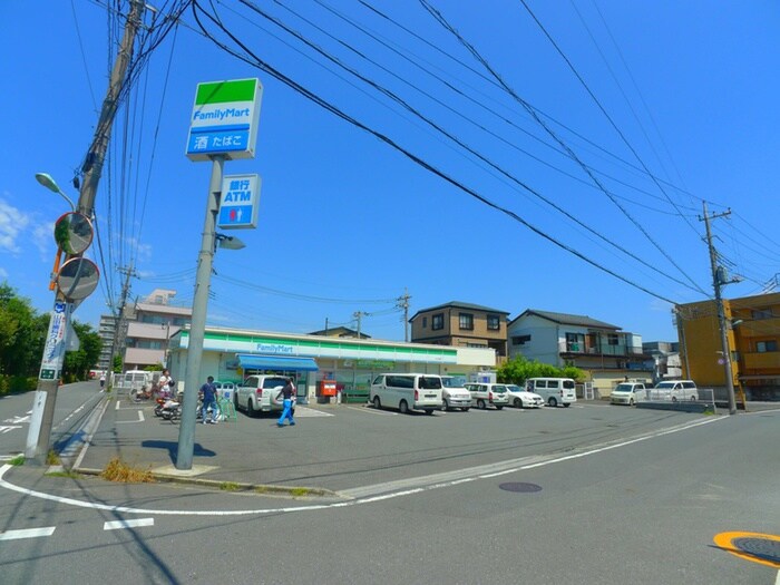 ファミリーマート(コンビニ)まで180m パラダイス・ヴィラ