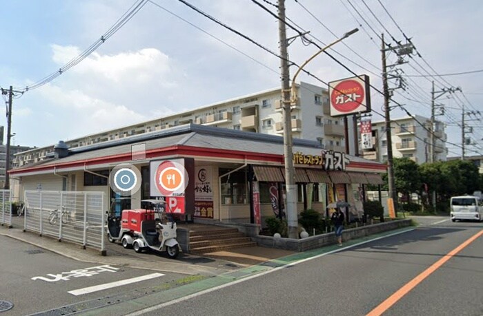 ガスト(その他飲食（ファミレスなど）)まで300m Ｔ・Ｍガーデン