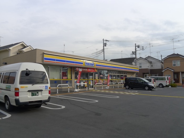 ミニストップ(コンビニ)まで350m Ａｍｏｕｒ　ｏｌｉｖｉｅｒ