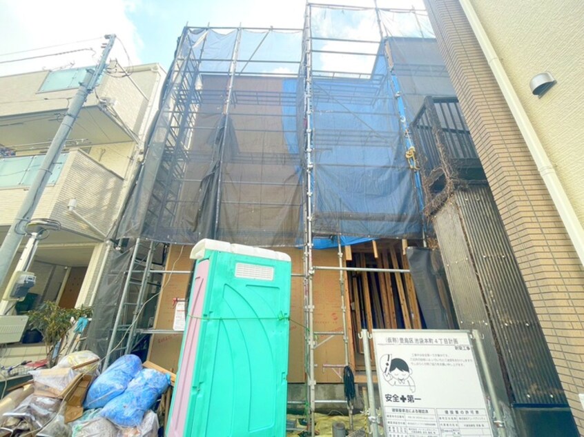 建築中 アマン