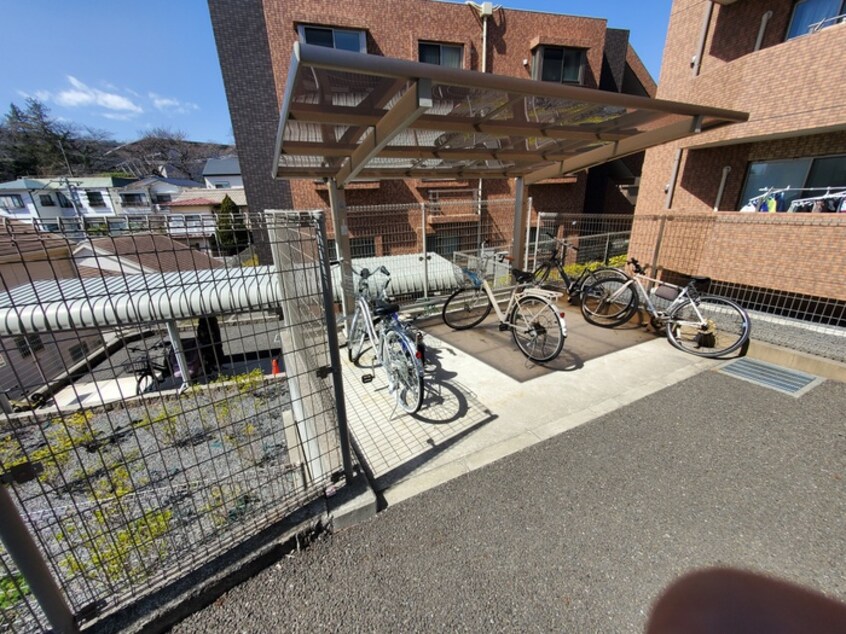 駐輪場 アヴェニュ－成城１