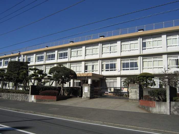 浜岳中学校(中学校/中等教育学校)まで396m ジュネパレス平塚第８