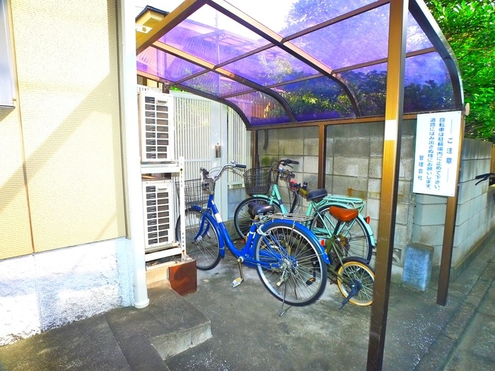 駐輪場 カ－サソレイユ梅島