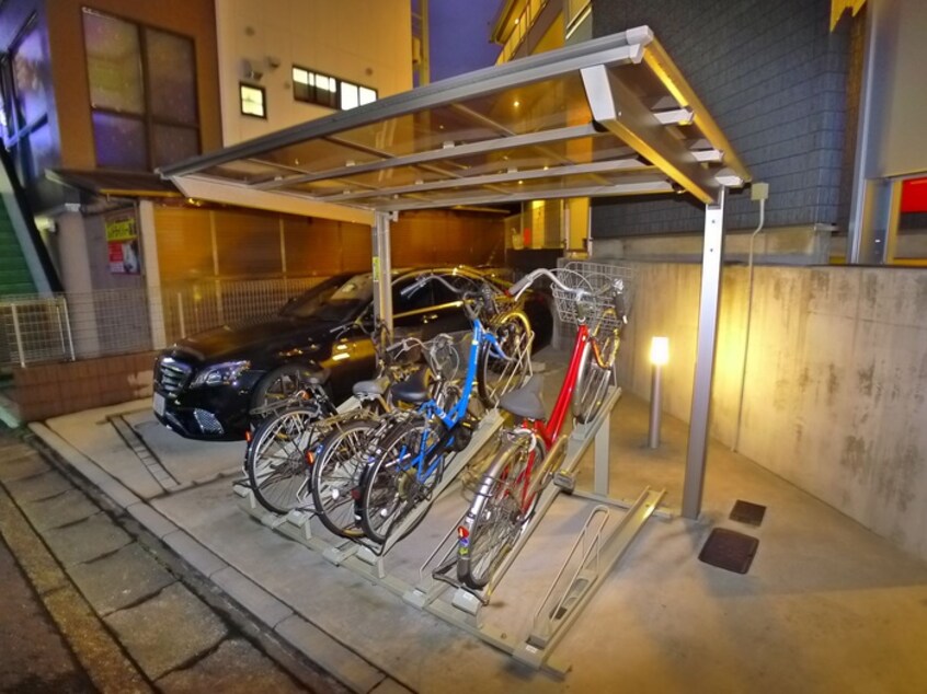 駐輪場 MAISON ENSOLEILLEE MATSUDO