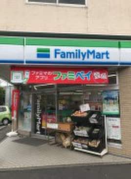 ファミリーマート狛江岩戸南四丁目店(コンビニ)まで402m スカイウッドＢ