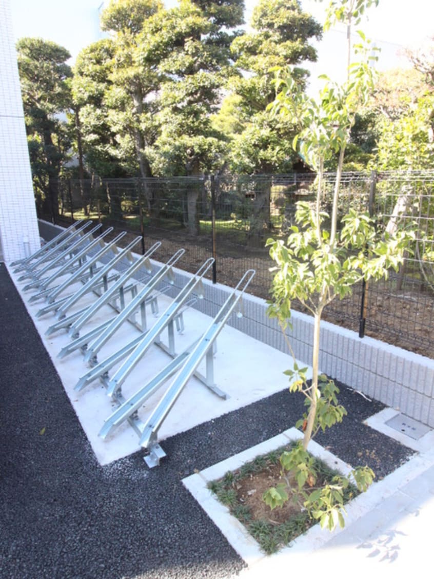 駐輪場 ＧＥＮＯＶＩＡ桜上水 skygarden
