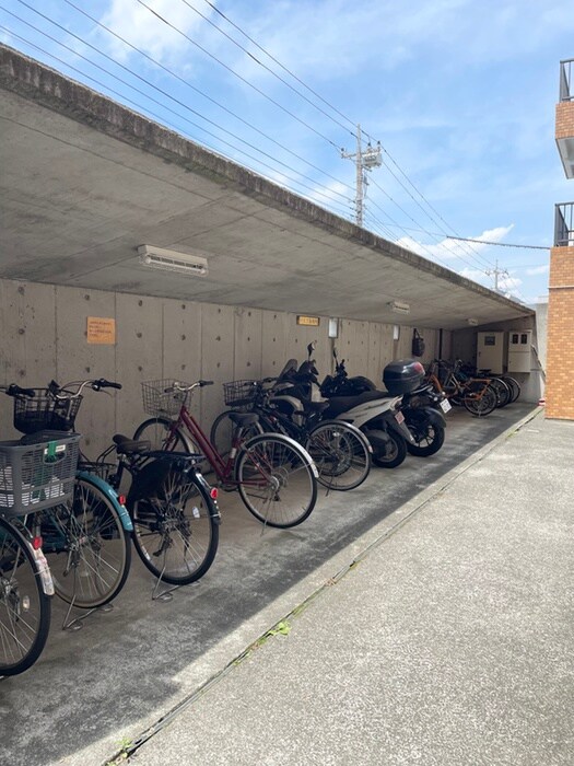 駐輪場 ﾗｲｵﾝｽﾞﾏﾝｼｮﾝ多摩永山（402）