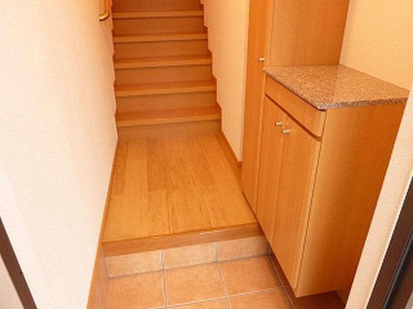 玄関 ローレル・フジイ