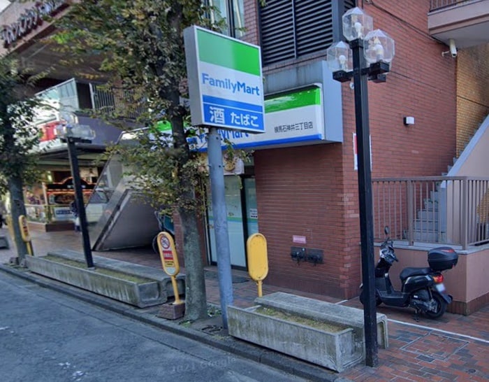 ファミリーマート(コンビニ)まで200m ＣＥＲＥＳ