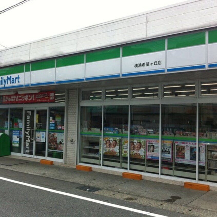 ファミリーマート(コンビニ)まで100m ラ･セゾン壱番館