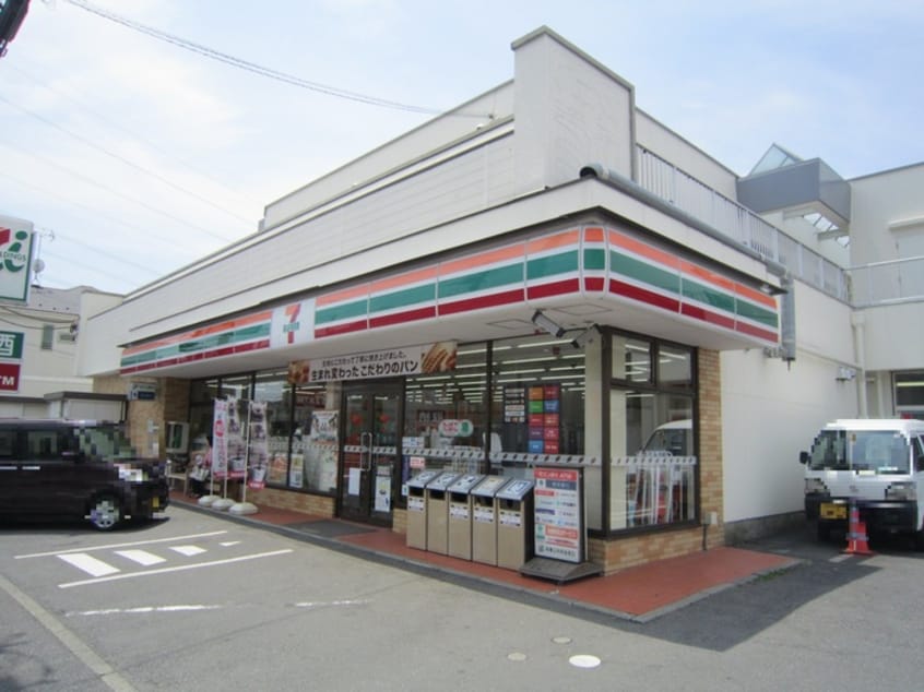 セブンイレブン(コンビニ)まで894m Ｃａｓａ ｄｅ ＡＬＴＯ