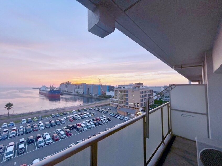 室内からの展望 ｴｺﾛｼﾞ-千葉みなとﾚｼﾞﾃﾞﾝｽ