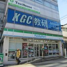 ファミリーマート横須賀汐入駅前店(コンビニ)まで700m 第三マリアハイツ