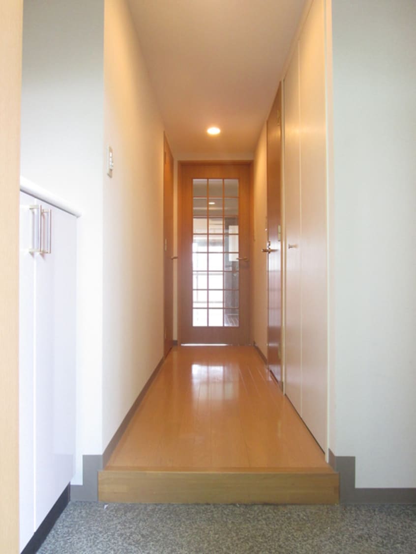 玄関 ルマ・マニス