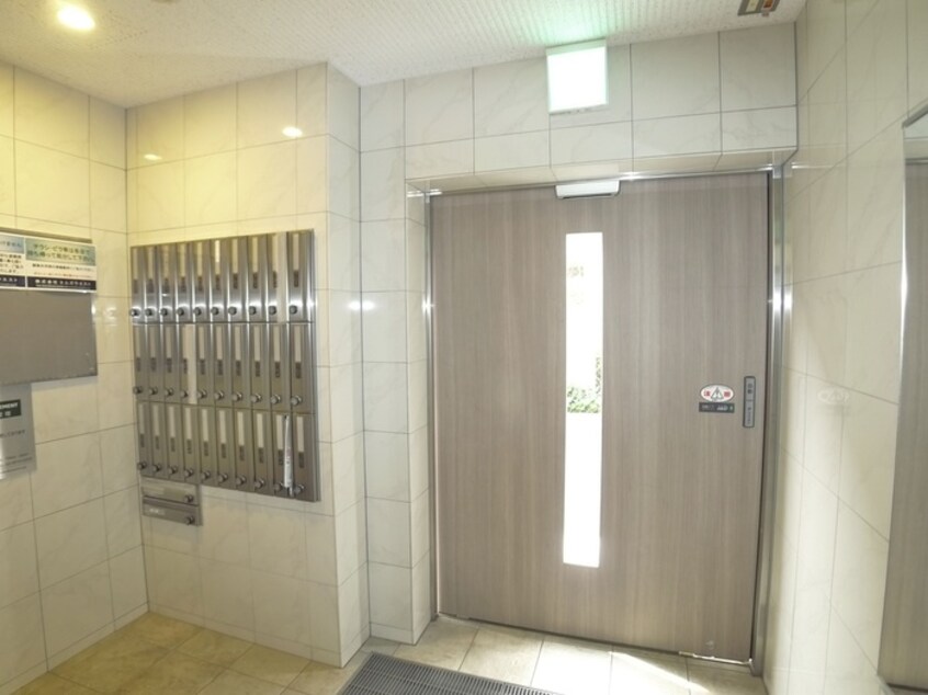 エントランス部分 VARIANT S.