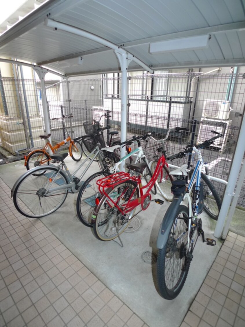 駐輪場 フォレスタ