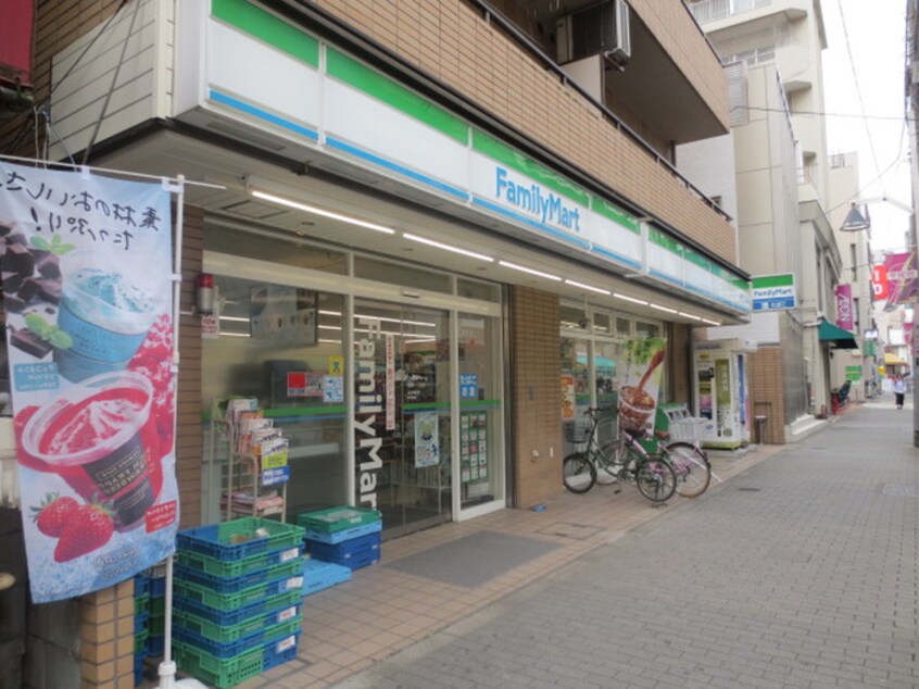 ファミリーマート板橋一丁目店(コンビニ)まで66m ラティエラ板橋