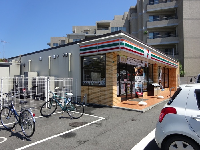 セブンイレブン狛江駅南(コンビニ)まで239m プラダハイツ
