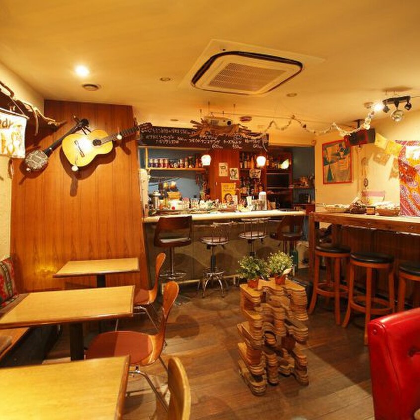 kitchen&bar MORIS(その他飲食（ファミレスなど）)まで80m リモ渋谷東