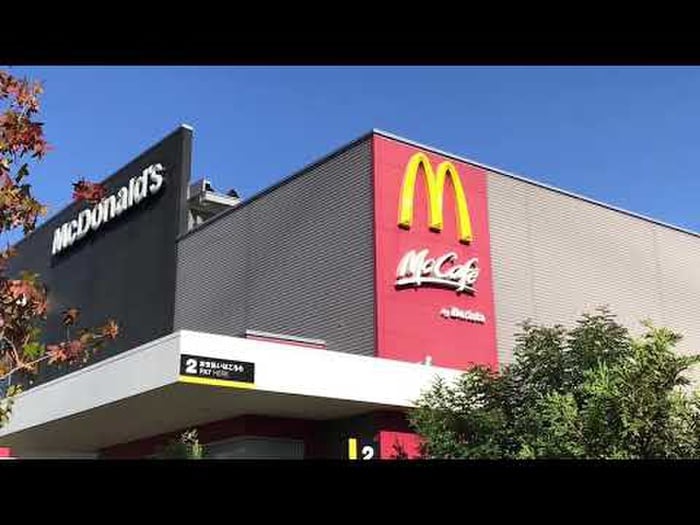 マクドナルド(ファストフード)まで313m あざみ野団地3-3-6号棟（301）