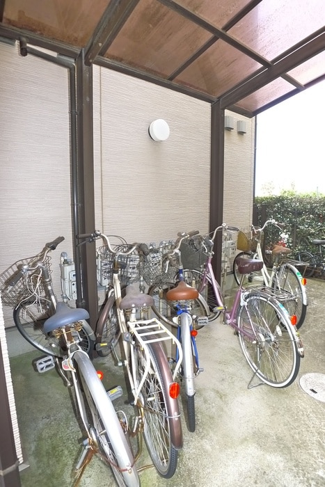 駐輪場 Sepia Court F