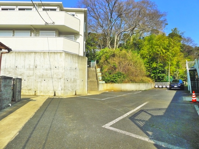 駐車場 ベルコリ－ヌⅢ