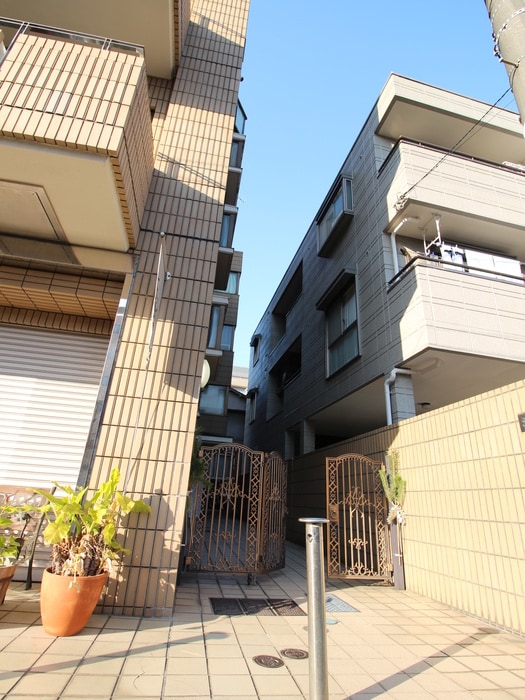 エントランス部分 ジュネス北嶺