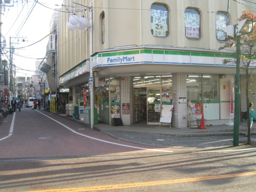 ファミリーマート(コンビニ)まで150m ヴェルデコリーナ東林間