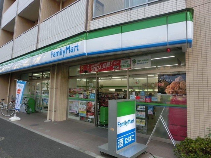 ファミリーマート　西武東長崎駅前店(コンビニ)まで301m キャビットハウス