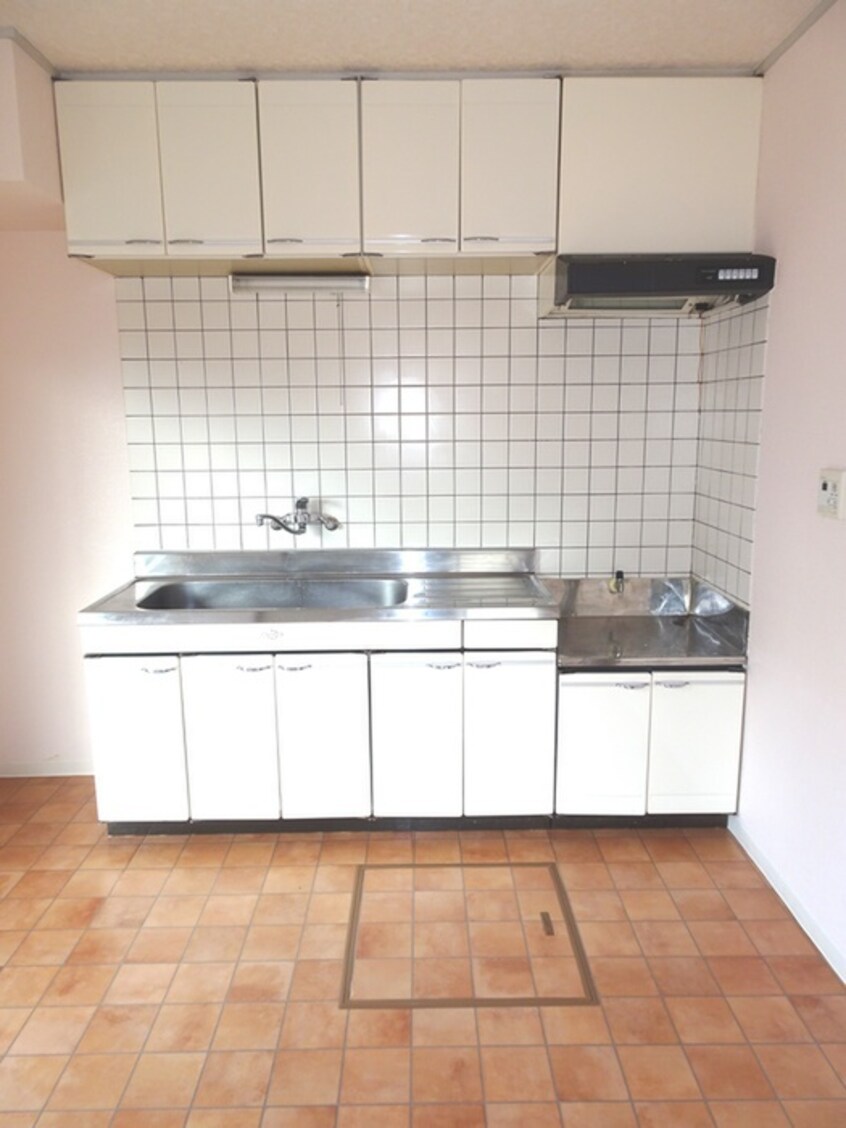 キッチン ファミ－ル末廣