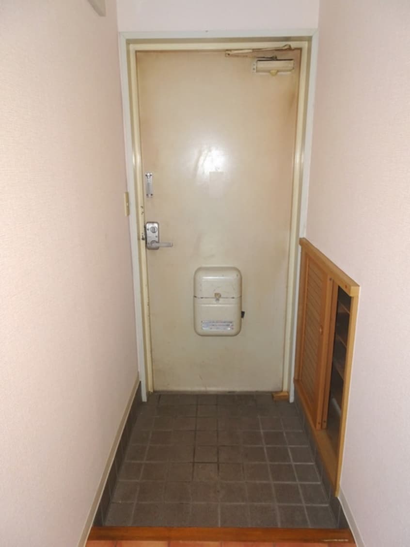 玄関 ファミ－ル末廣