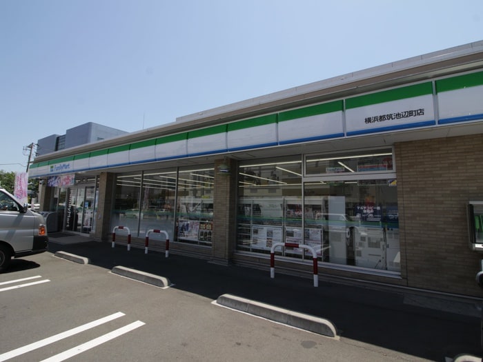 ファミリーマート 横浜都筑池辺町店(コンビニ)まで300m ウェルデンスD-stay　B棟