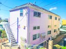 ｱｾﾞﾘｱｶﾞｰﾃﾞﾝｽﾞ百合ヶ丘壱番館の外観