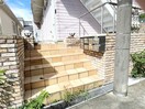 エントランス部分 ｱｾﾞﾘｱｶﾞｰﾃﾞﾝｽﾞ百合ヶ丘壱番館