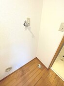 洗濯機置場 ｱｾﾞﾘｱｶﾞｰﾃﾞﾝｽﾞ百合ヶ丘壱番館