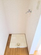 洗濯機置場 ｱｾﾞﾘｱｶﾞｰﾃﾞﾝｽﾞ百合ヶ丘壱番館