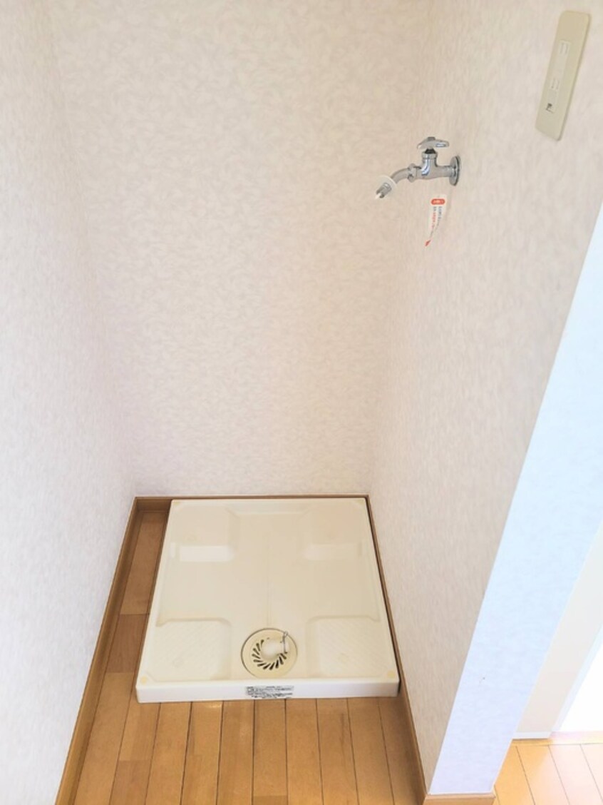 洗濯機置場 ｱｾﾞﾘｱｶﾞｰﾃﾞﾝｽﾞ百合ヶ丘壱番館