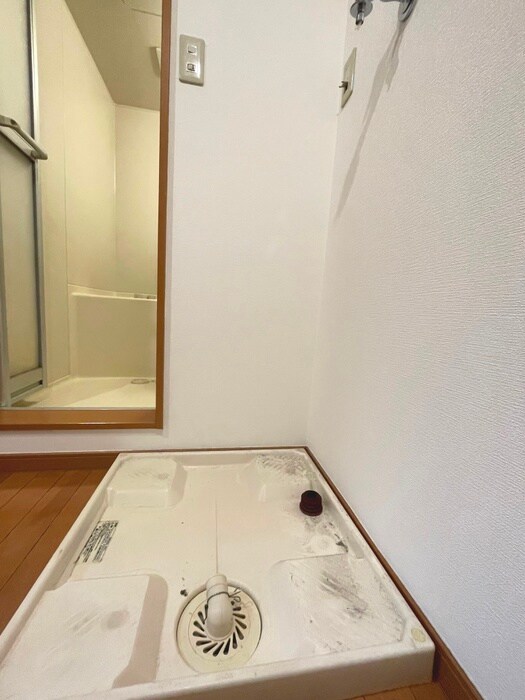 洗濯機置場 ｱｾﾞﾘｱｶﾞｰﾃﾞﾝｽﾞ百合ヶ丘壱番館