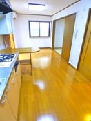 居室 カ－サ山岸