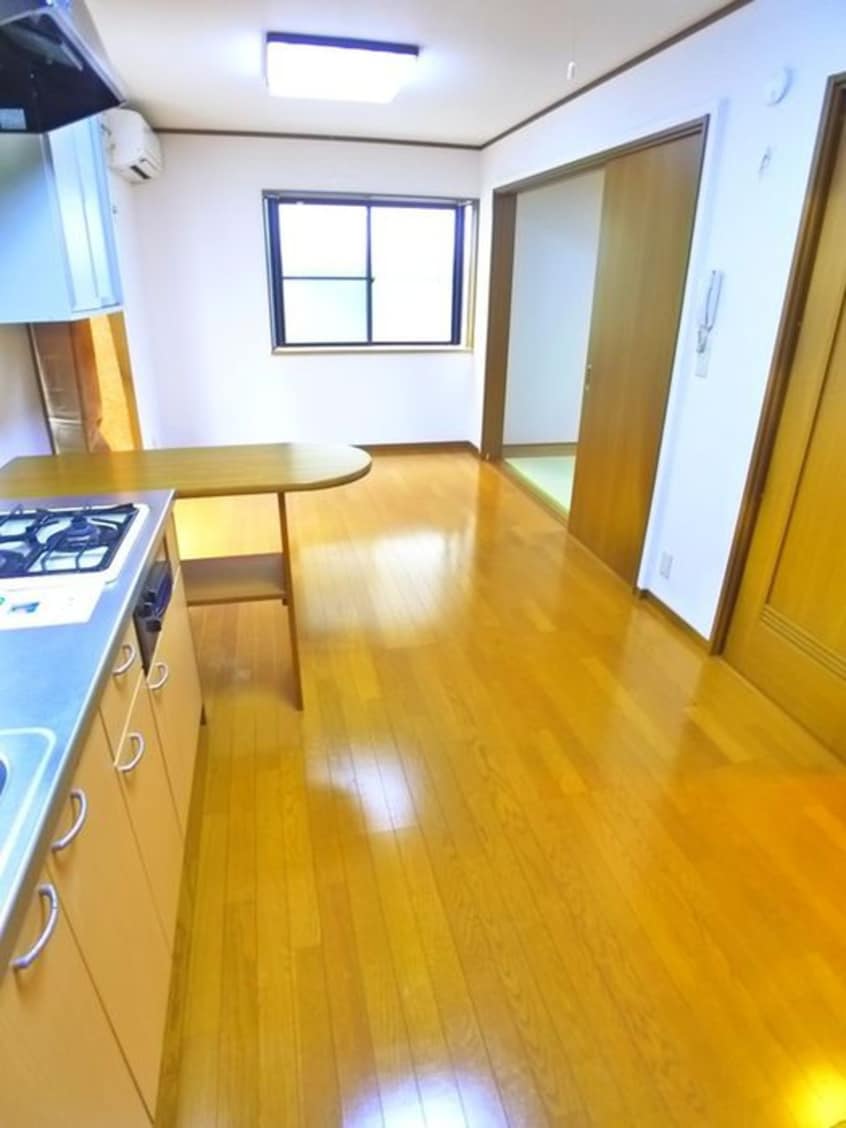 居室 カ－サ山岸