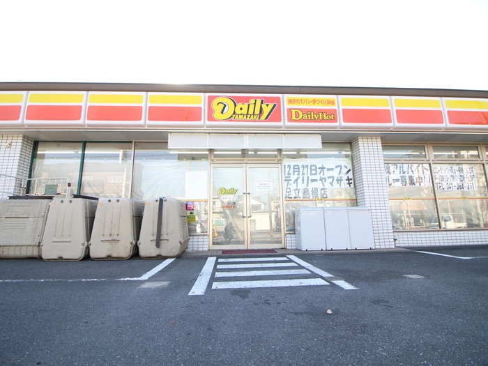 デイリーヤマザキ(コンビニ)まで385m コア・ウィッシュ・ハイツ