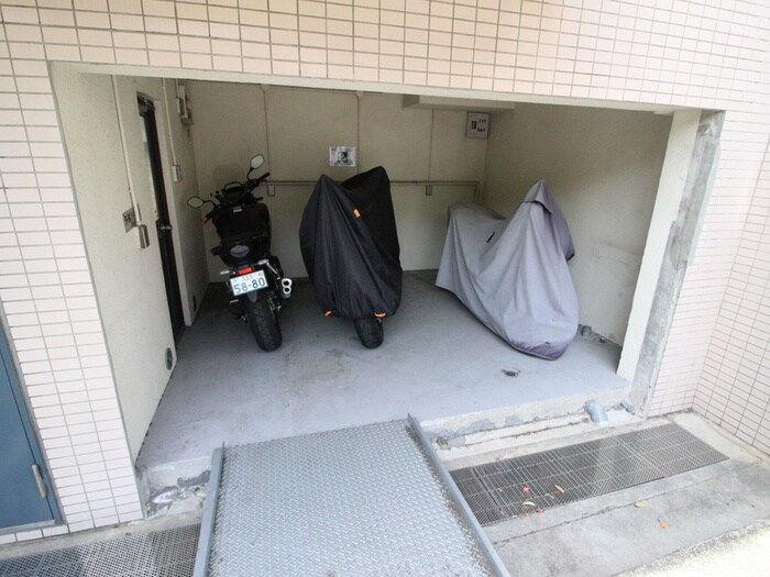 バイク置き場 シーモス武蔵新城