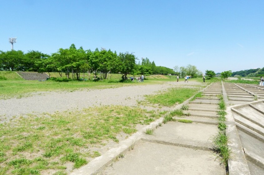 多摩川緑地(公園)まで300m メゾン・ド・リブレ