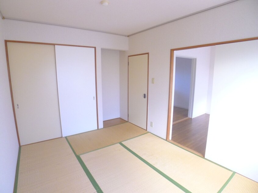 居室 エステートピアＡ・Ｂ・Ｃ