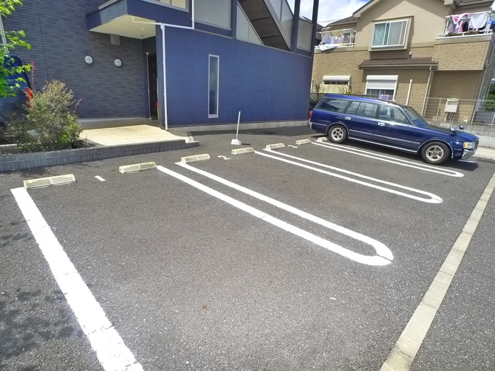 駐車場 エムズグレイス７